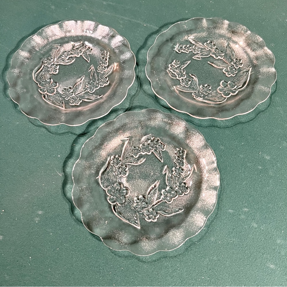 Glass Plates by “Kig Indonesia” are 7” in diameter